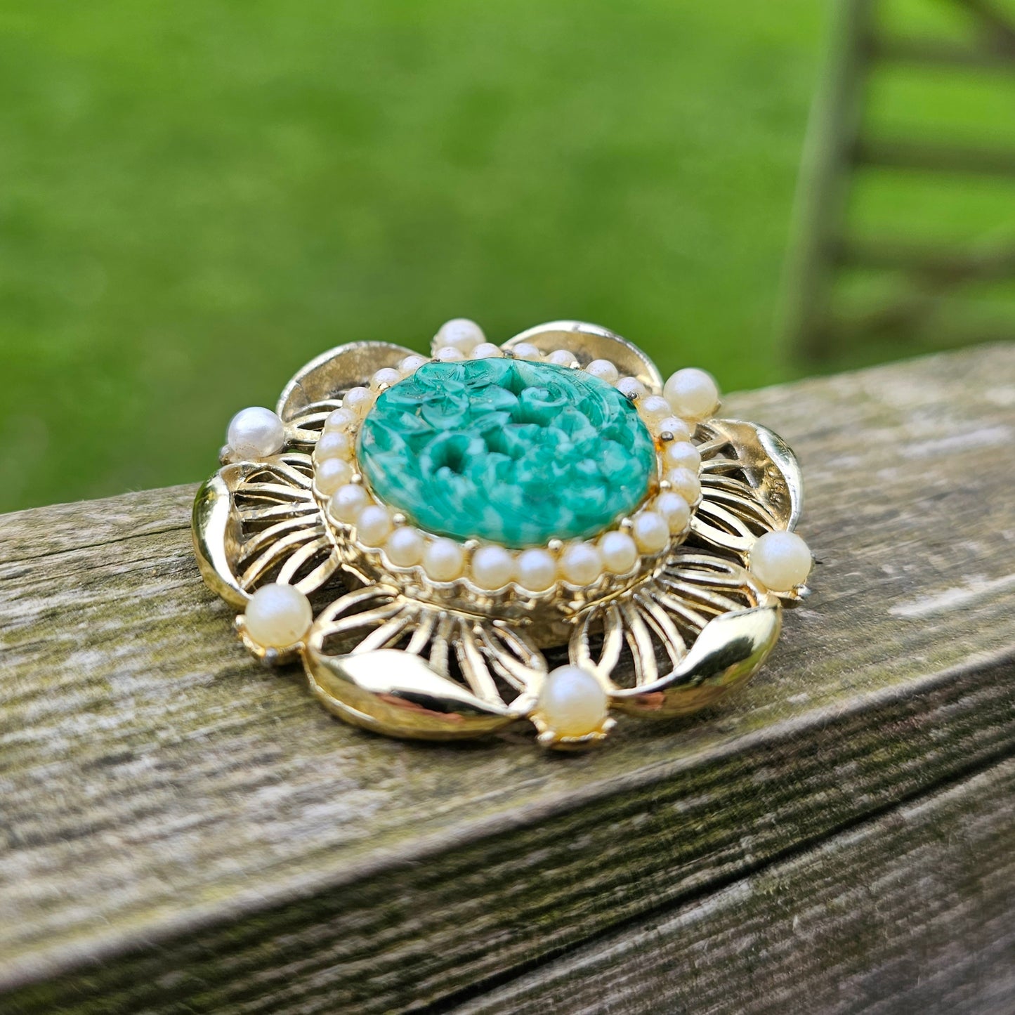 Peking Glass Pearl Brooch Gold Tone Vintage Jewellery Exquisite