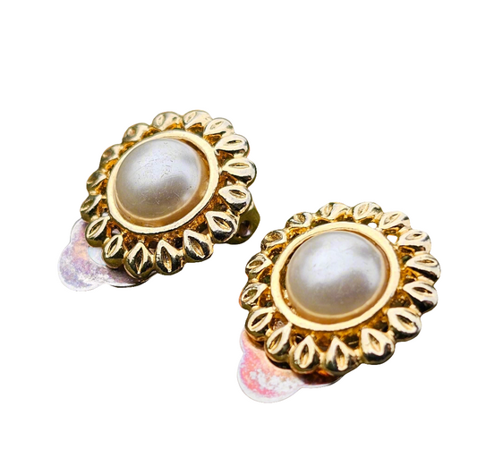 Pretty Vintage Gold Tone Pearl Clip On Earrings