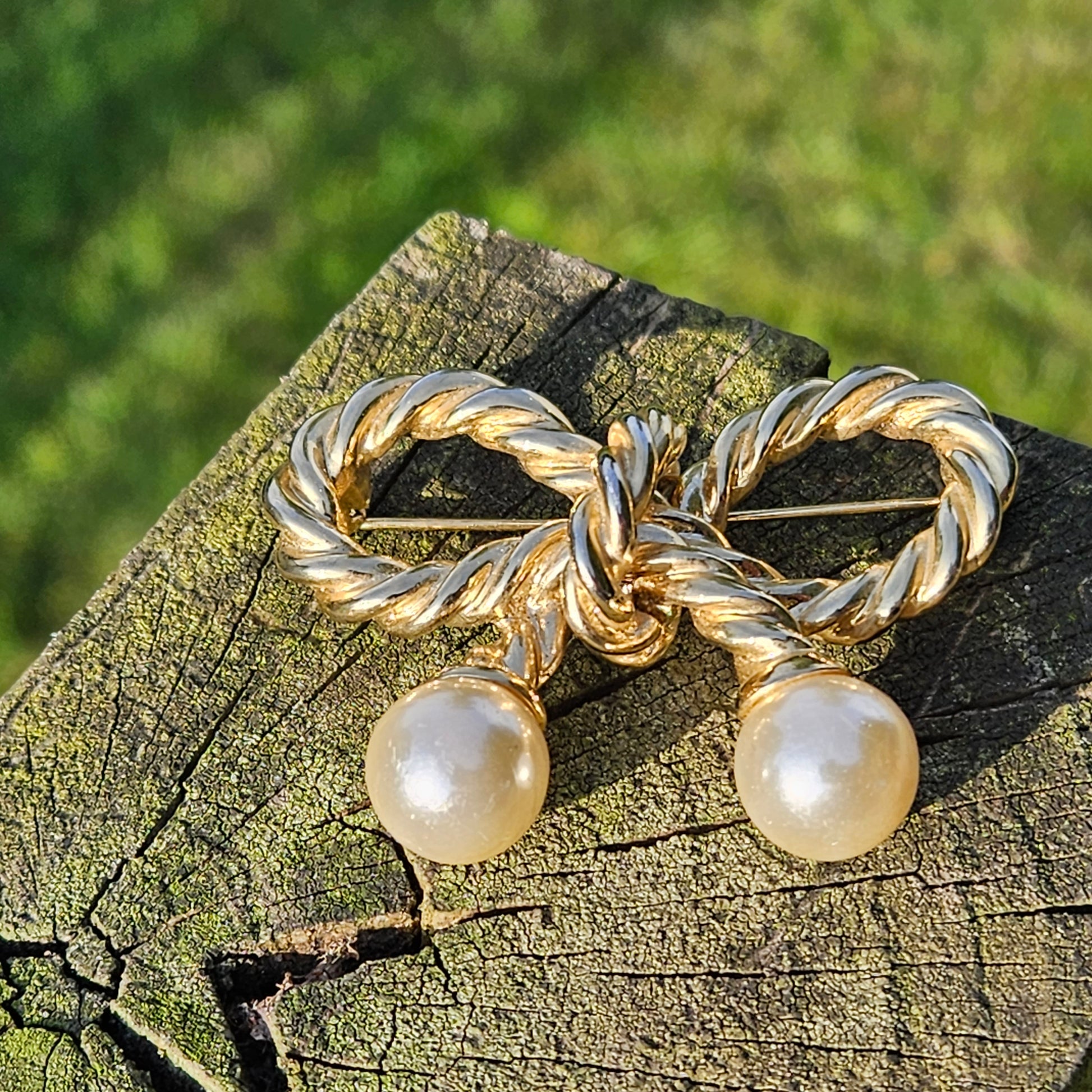 Bow Shape Gold Tone Vintage Pearl Brooch Bridal Jewellery