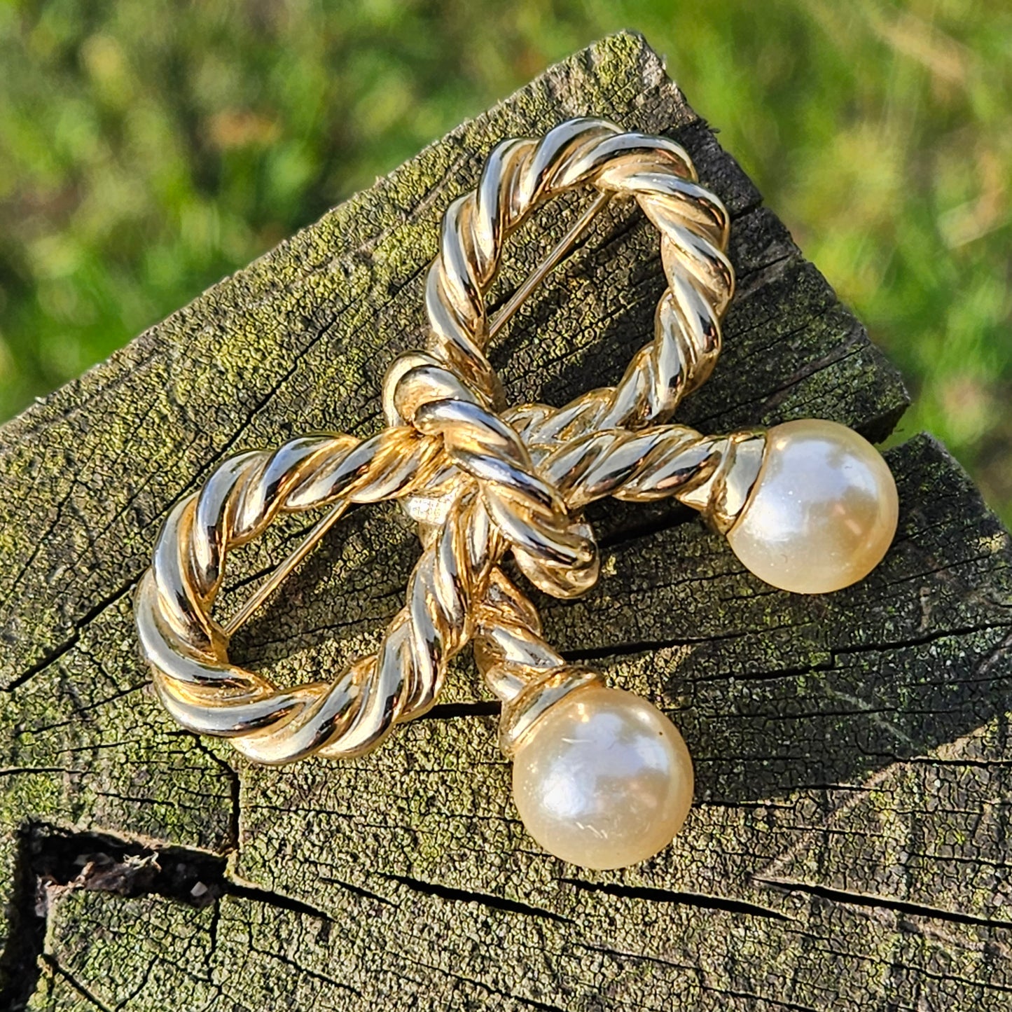 Bow Shape Gold Tone Vintage Pearl Brooch Bridal Jewellery