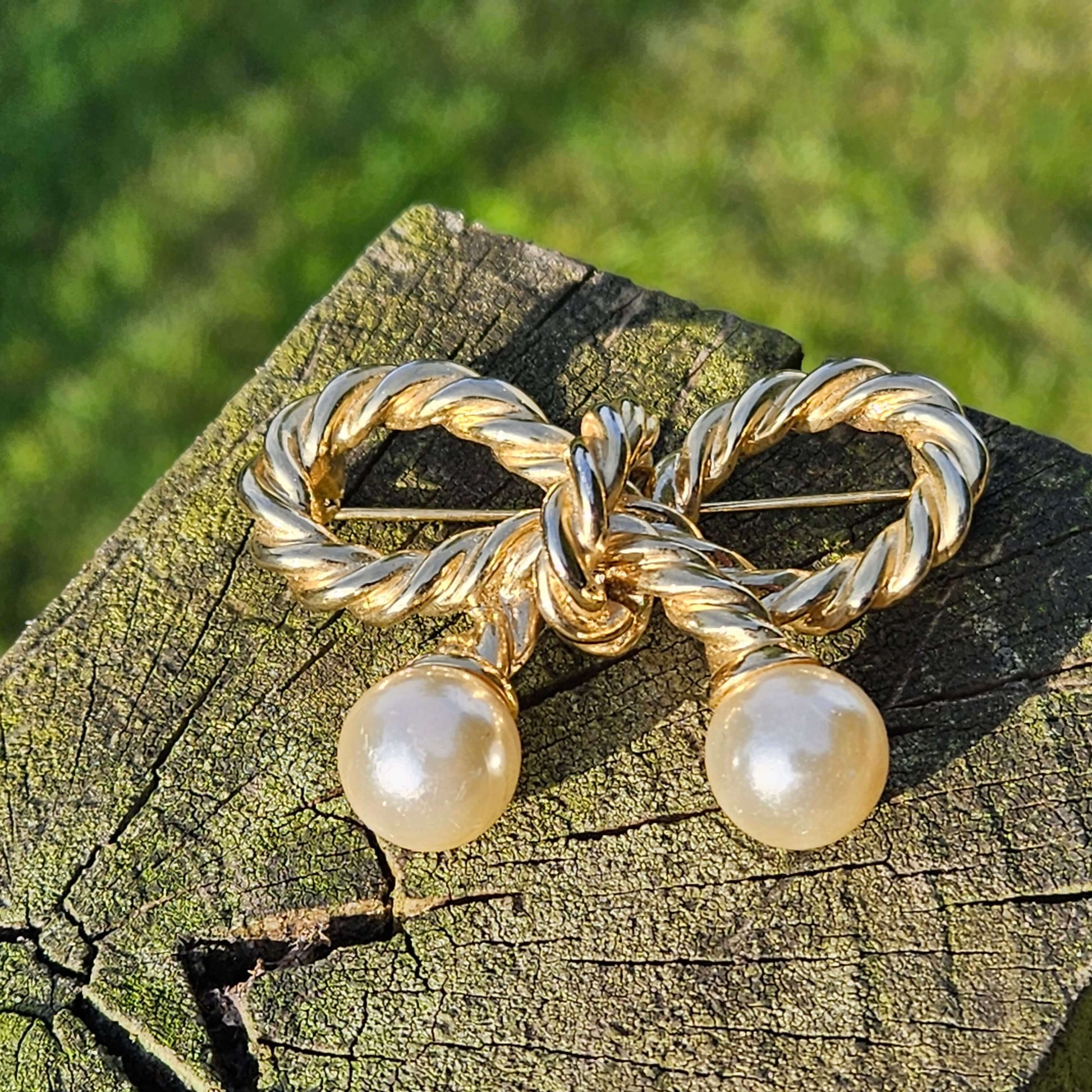 Bow Shape Gold Tone Vintage Pearl Brooch Bridal Jewellery